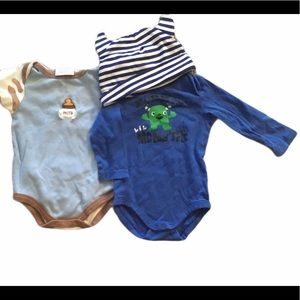 🐸 3 Piece Bundle of Onsie Outfits + Hat 6-9mos